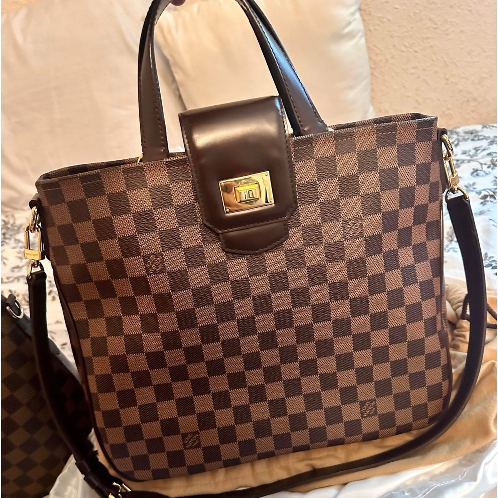 ❤️ SOLD! Louis Vuitton Roseberry